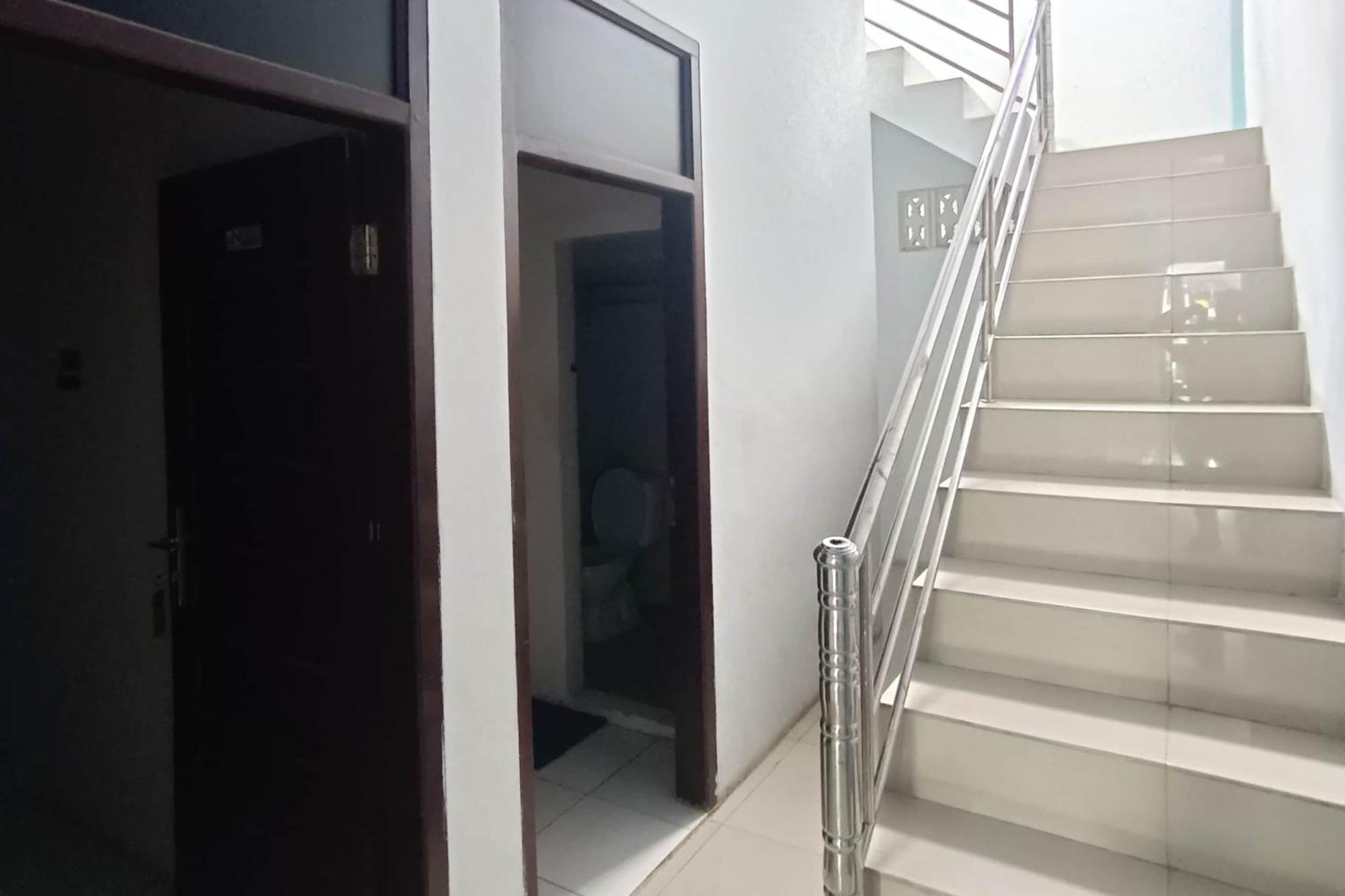 Oyo 92207 Hotel Koperasi Банда-Ачех Екстер'єр фото